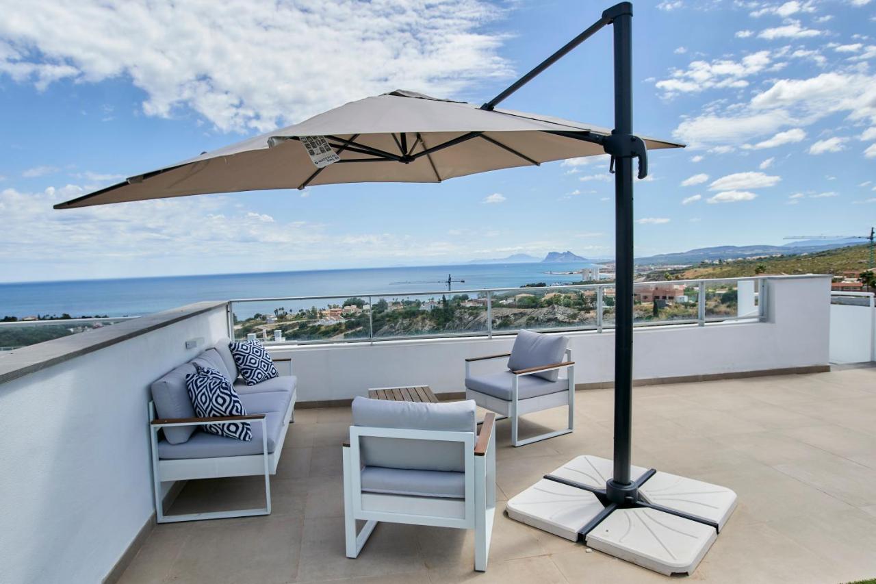 Penthouse With Stunning View And Rooftop Terrace Manilva Exteriör bild
